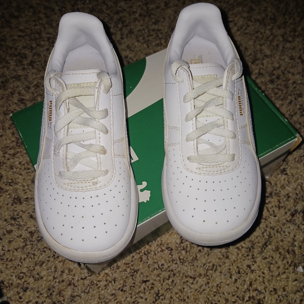 White Pumas
